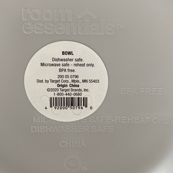 8 Piece Gray Plastic Set 4 Plates, 4 Bowls - Picture 4 of 5